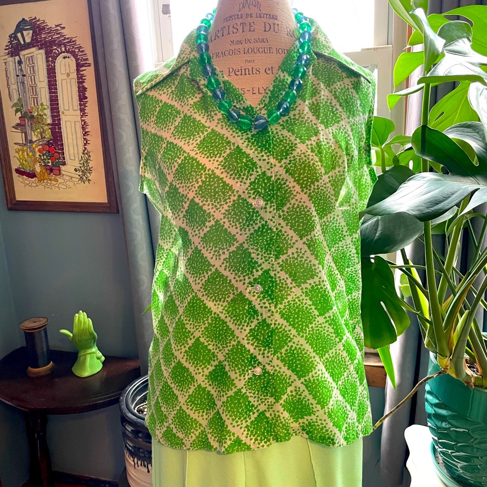 Vintage green outfit with blouse, pants and necklace - Picture 9 of 10